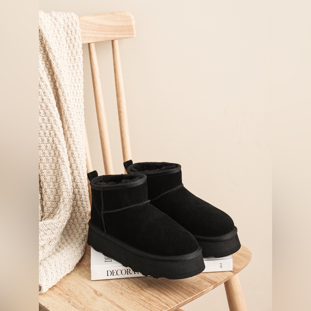 Ugg Australian Shepherd Ronnie Mini Platform Boots NWT, size EU 39, women 8